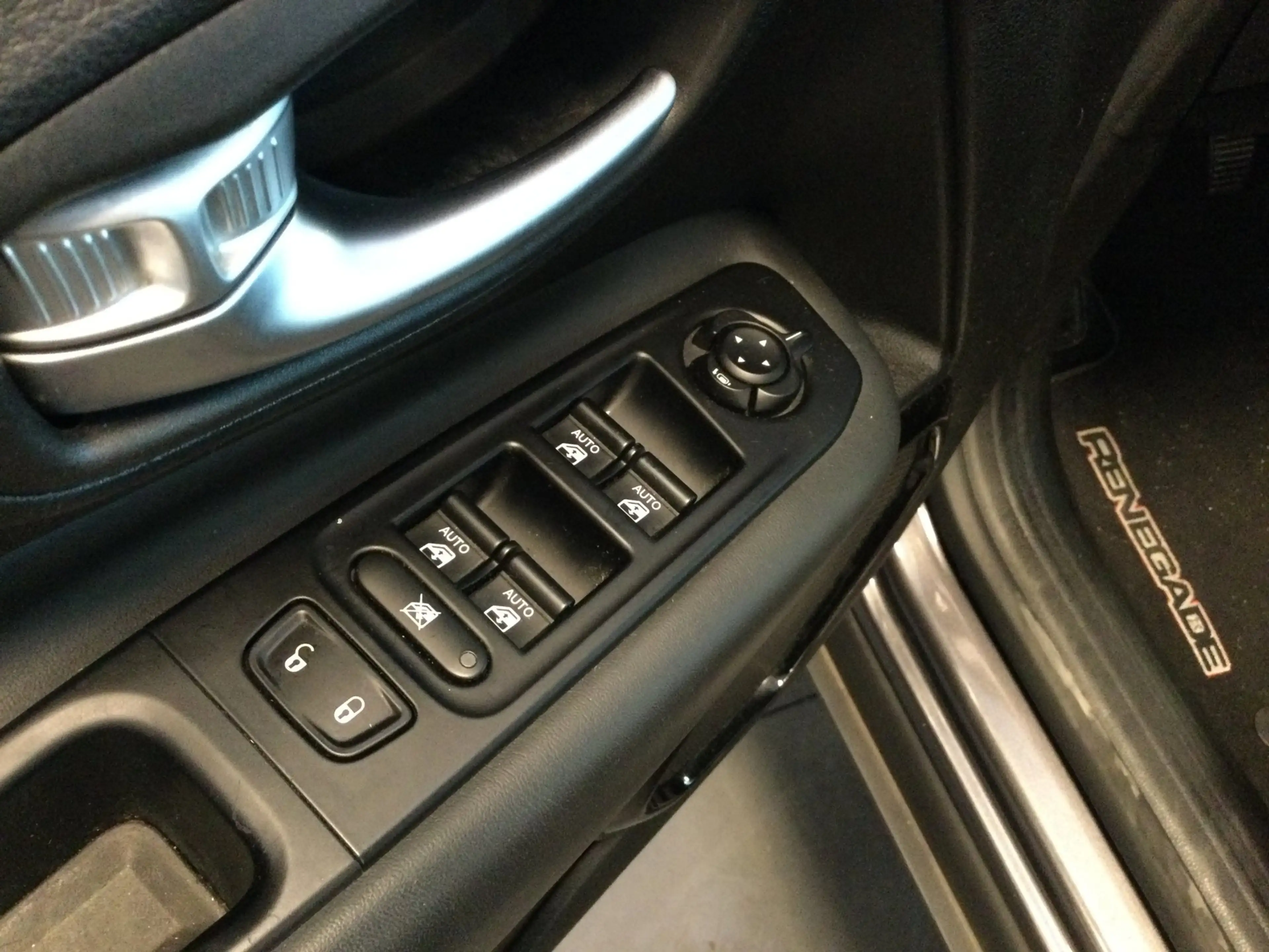 Jeep Renegade 1.0T Sport PDC--Navigatie--4 x All season Nieuw — photo 6