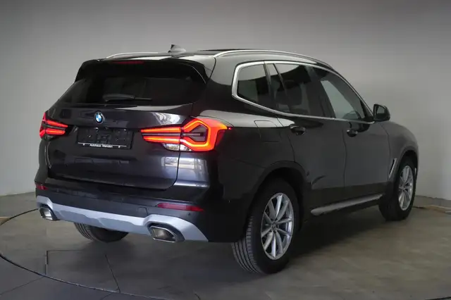 BMW X3 view 6