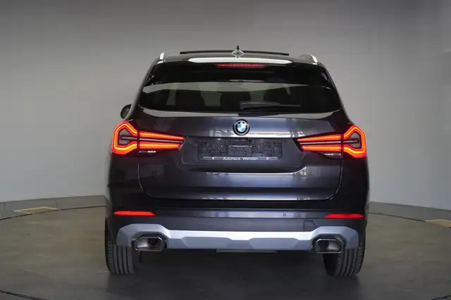 BMW X3 view 5