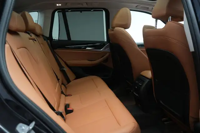 BMW X3 view 9
