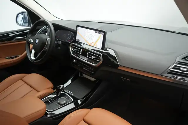 BMW X3 view 8