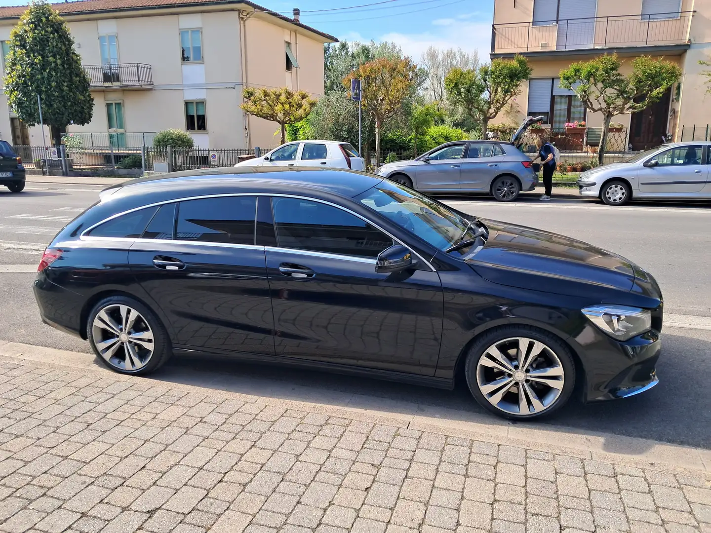 Mercedes-Benz CLA 220 CLA Shooting Brake 220 d Sport  auto AUTOMATICO Nero - 2