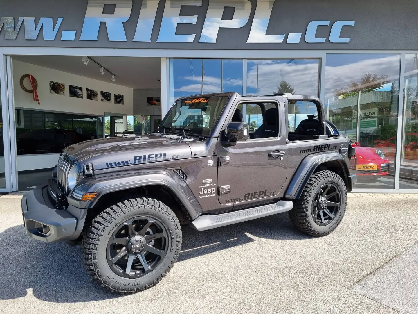 Jeep Wrangler Sahara NUR 67.000 KM Leder Led Navi Technologiepaket Hardtop Grau - 2