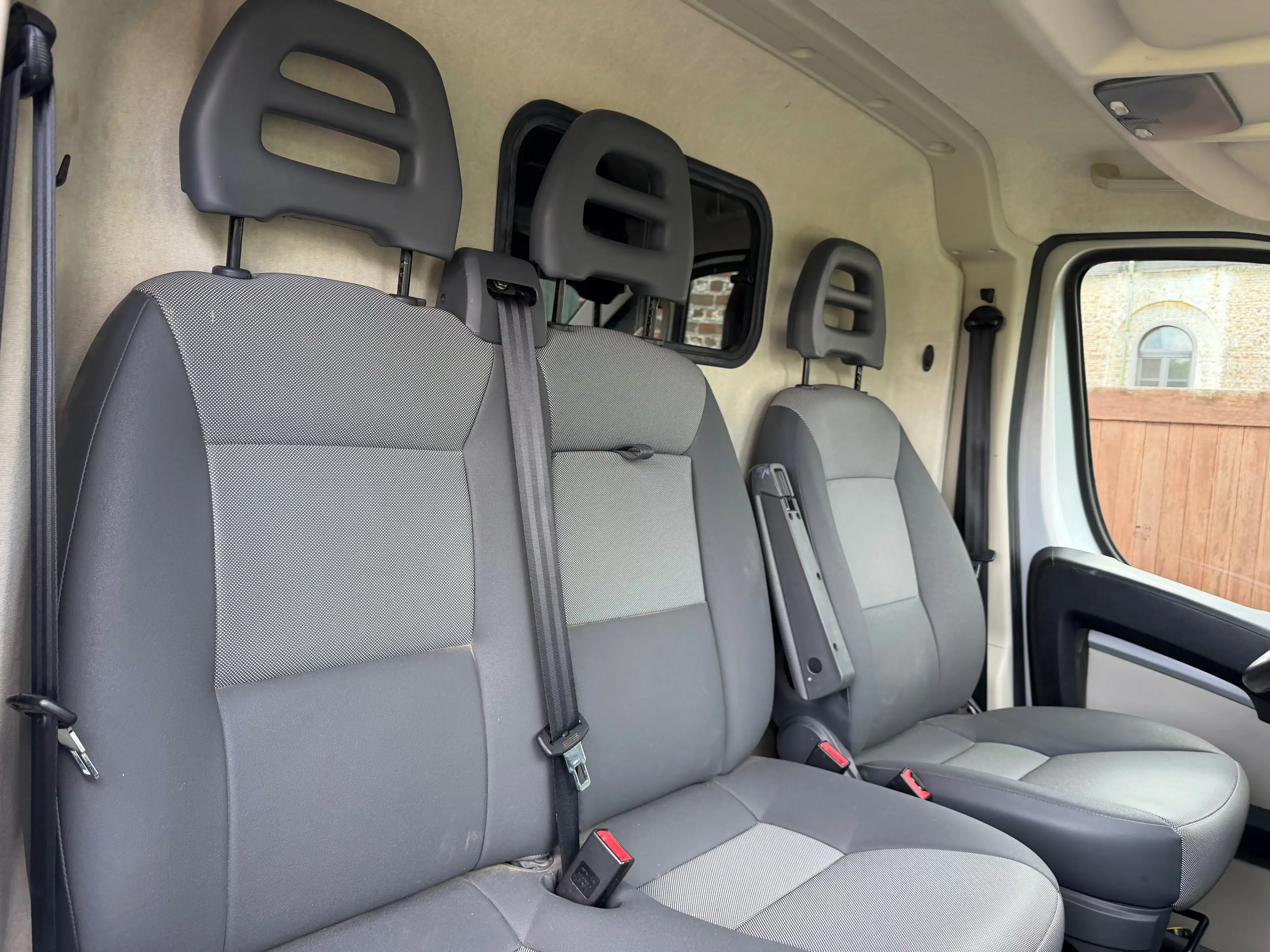 Peugeot Boxer 2.0 BlueHDi L3H2 Utility S/S *3 PLACES || AIRCO || TVA* — photo 9