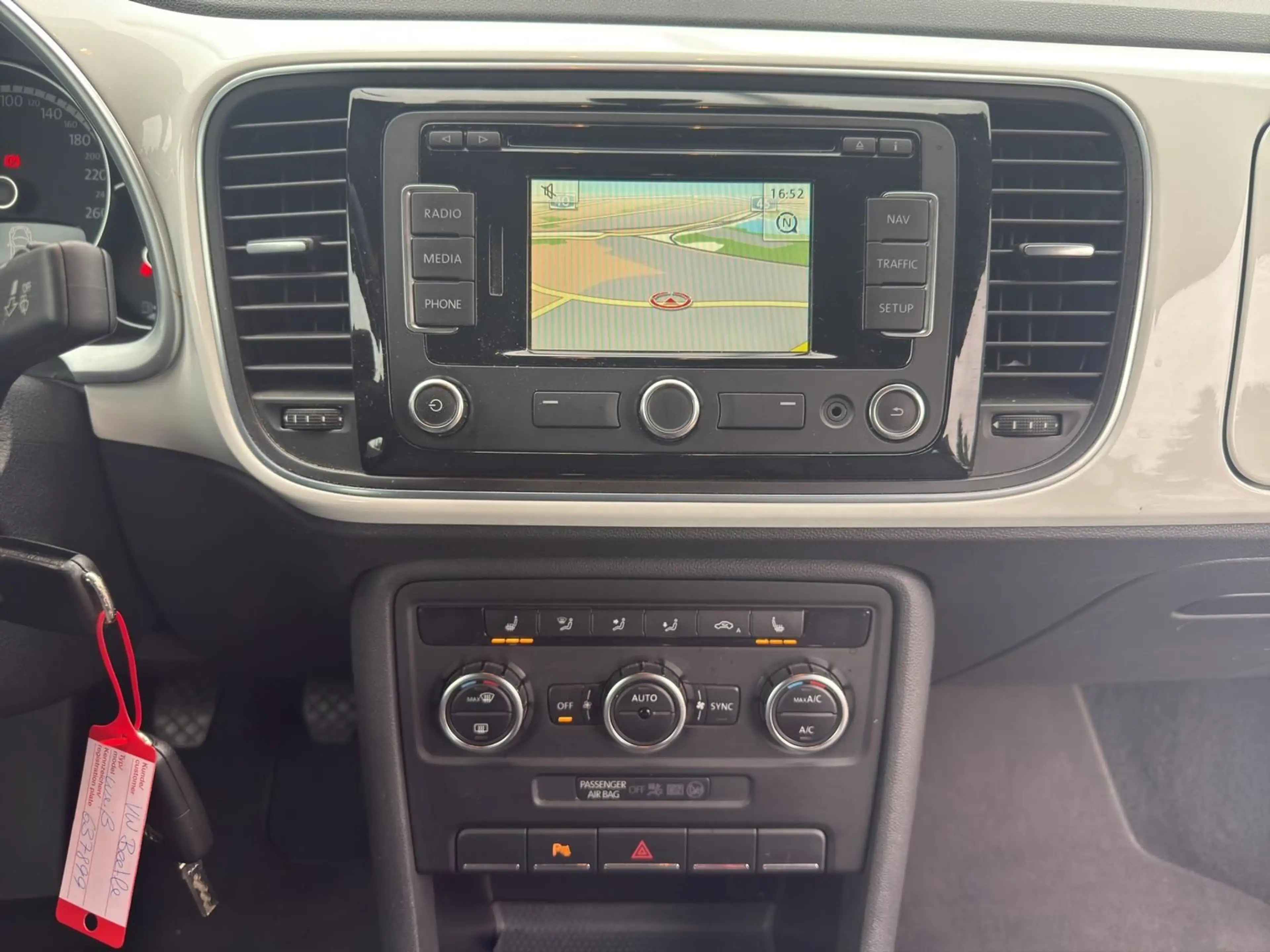 Volkswagen Beetle Design 1.2 TSI NAVI|SHZ|ALLWETTER — photo 13