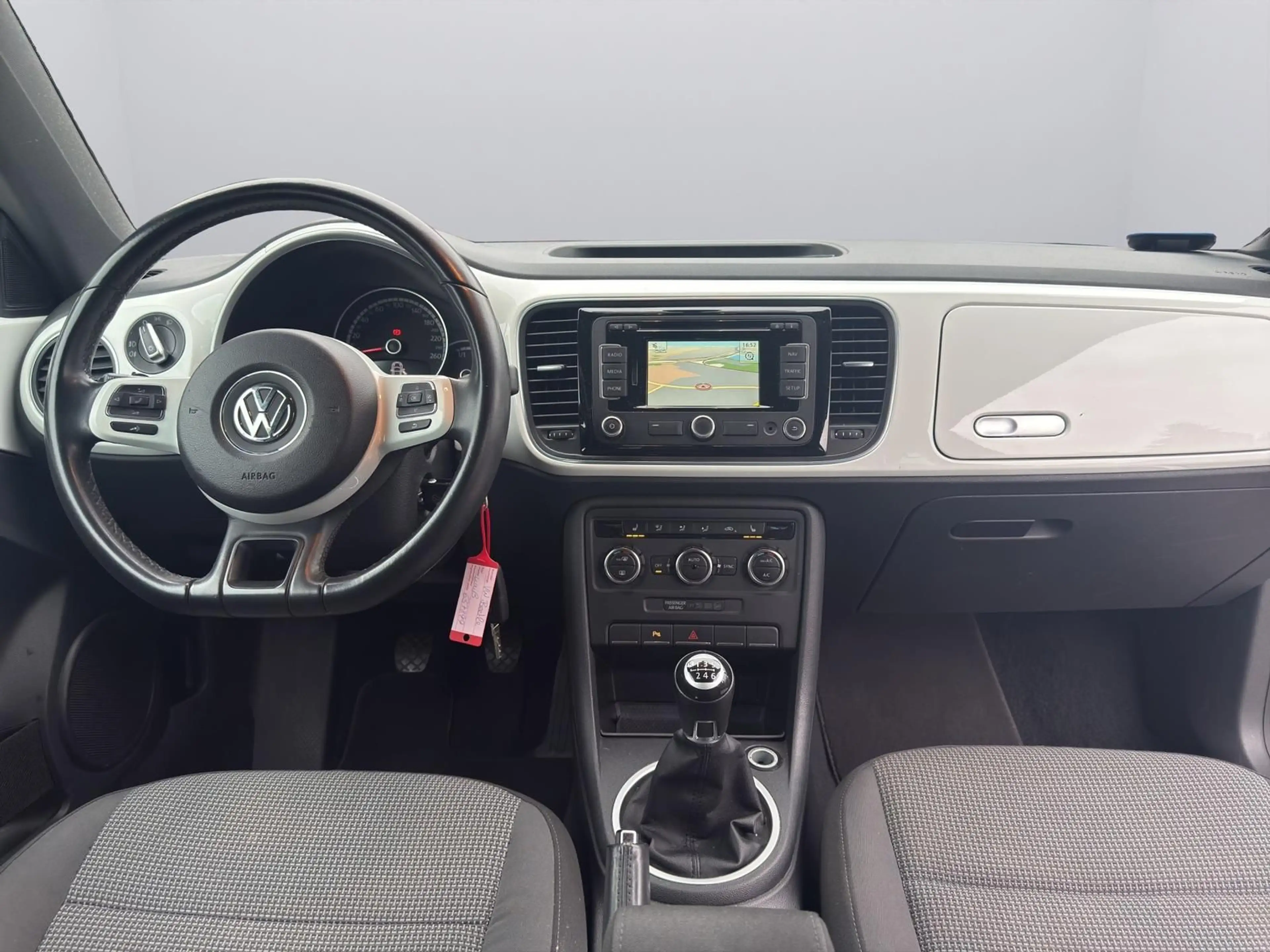 Volkswagen Beetle Design 1.2 TSI NAVI|SHZ|ALLWETTER — photo 11