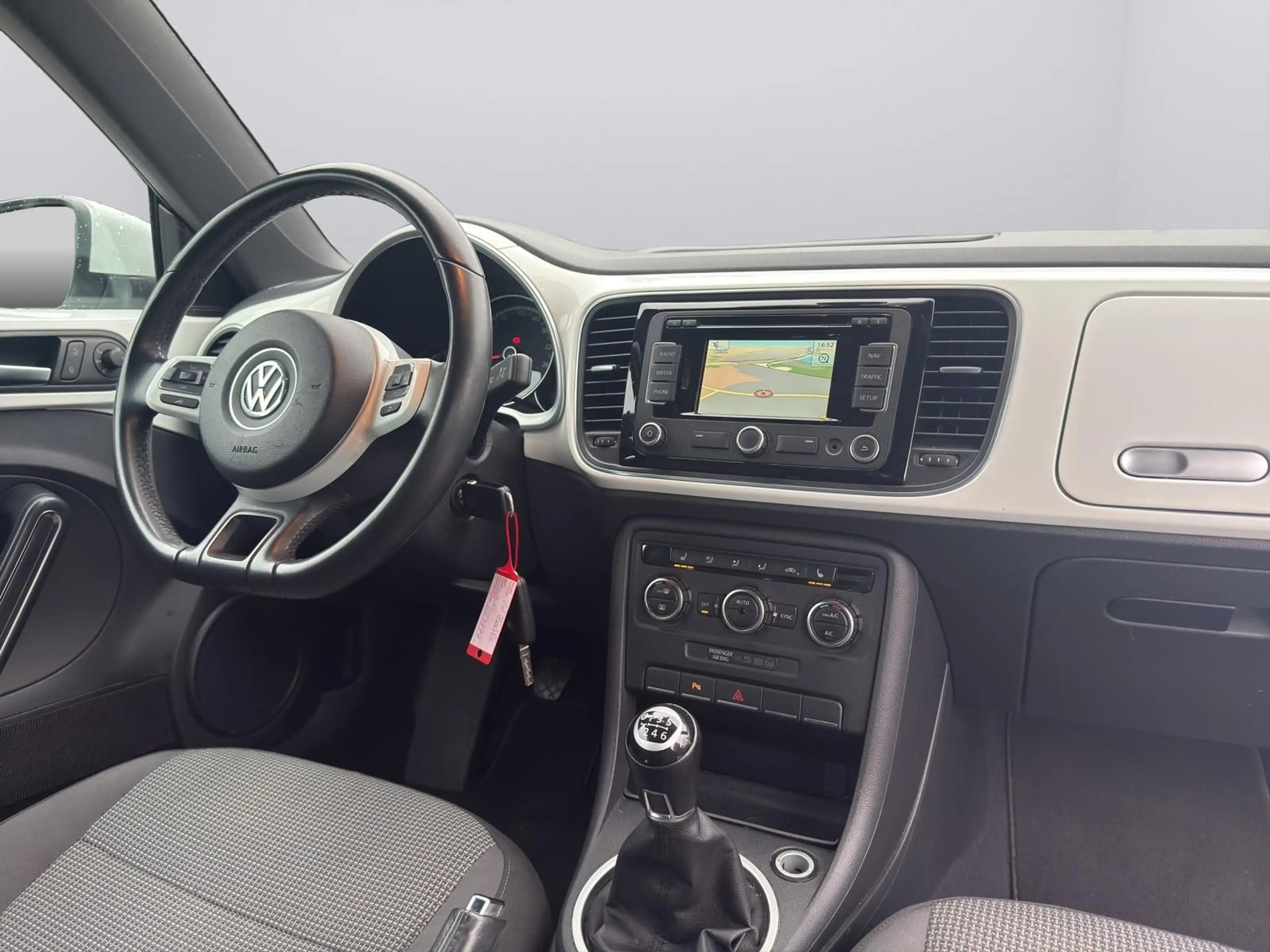 Volkswagen Beetle Design 1.2 TSI NAVI|SHZ|ALLWETTER — photo 12