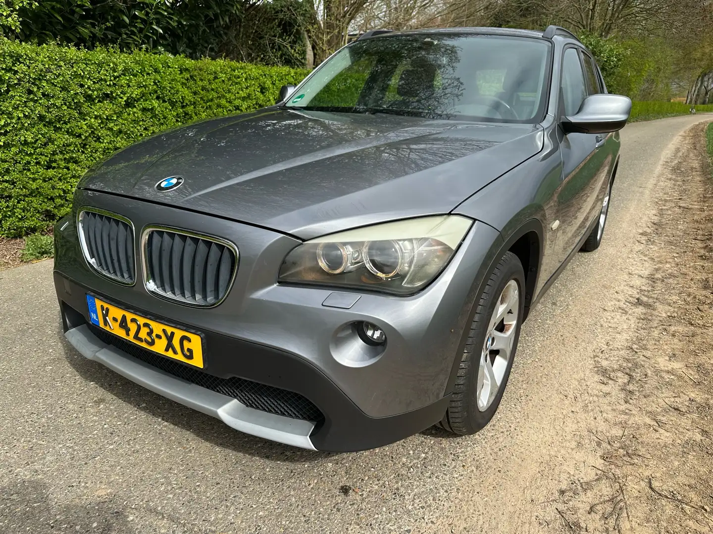 BMW sDrive18i Exec. Gris - 1