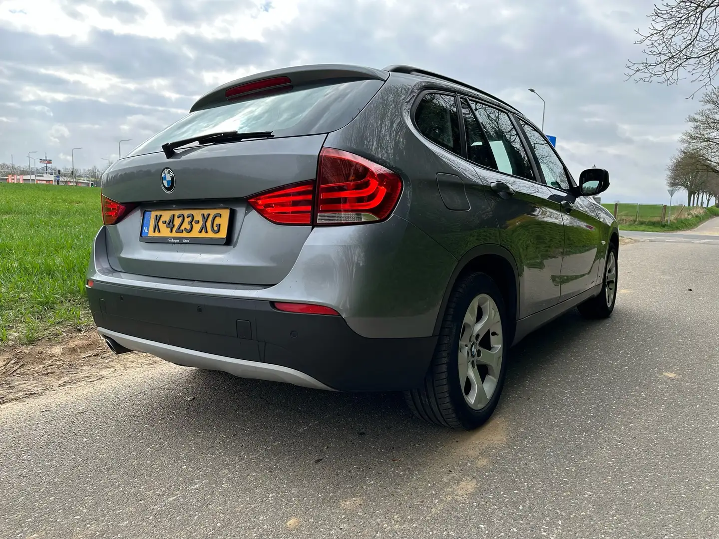 BMW sDrive18i Exec. Gris - 2