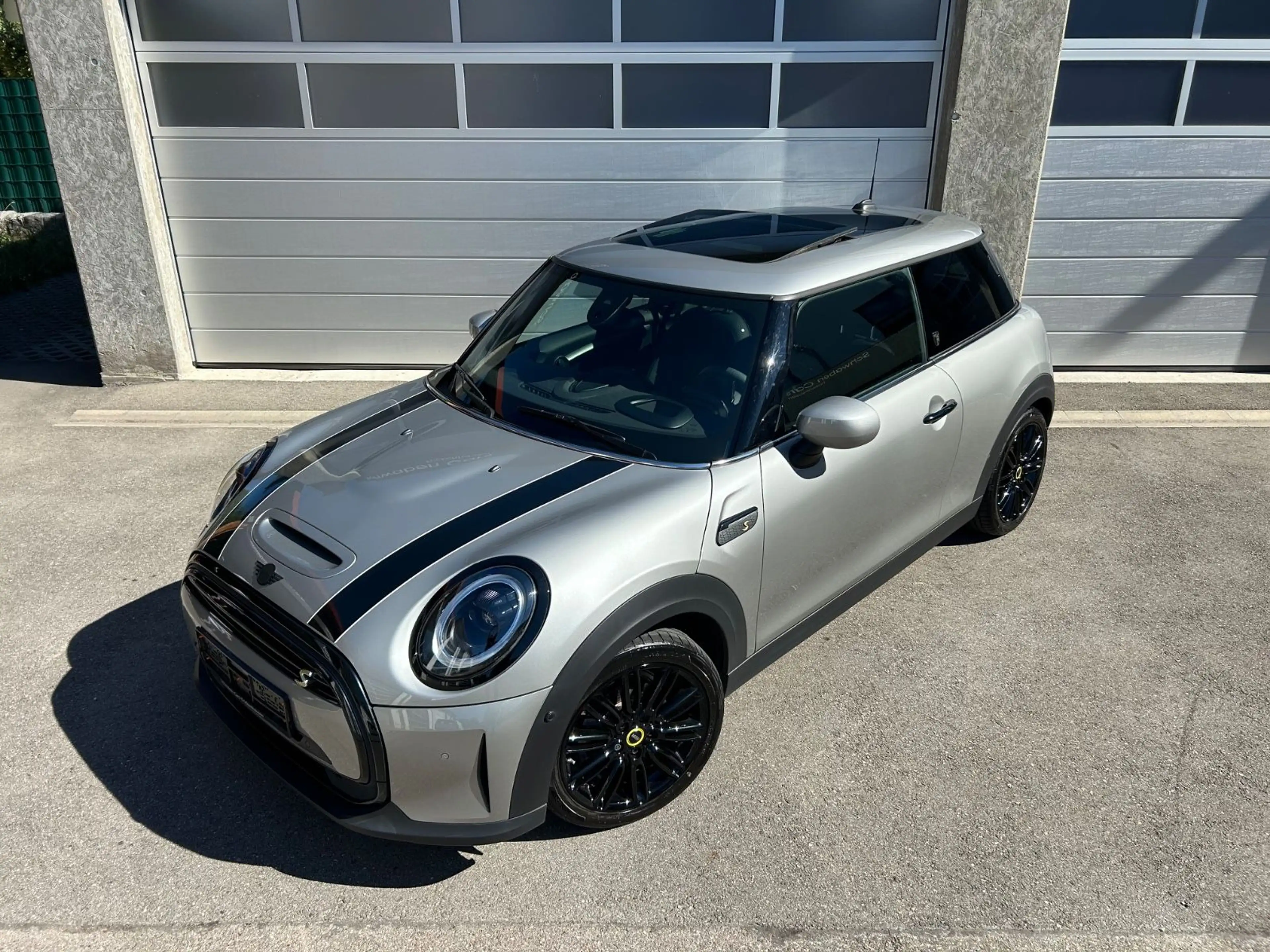MINI Cooper SE "YOURS" Panorama HUD HiFi H&K LED — photo 3