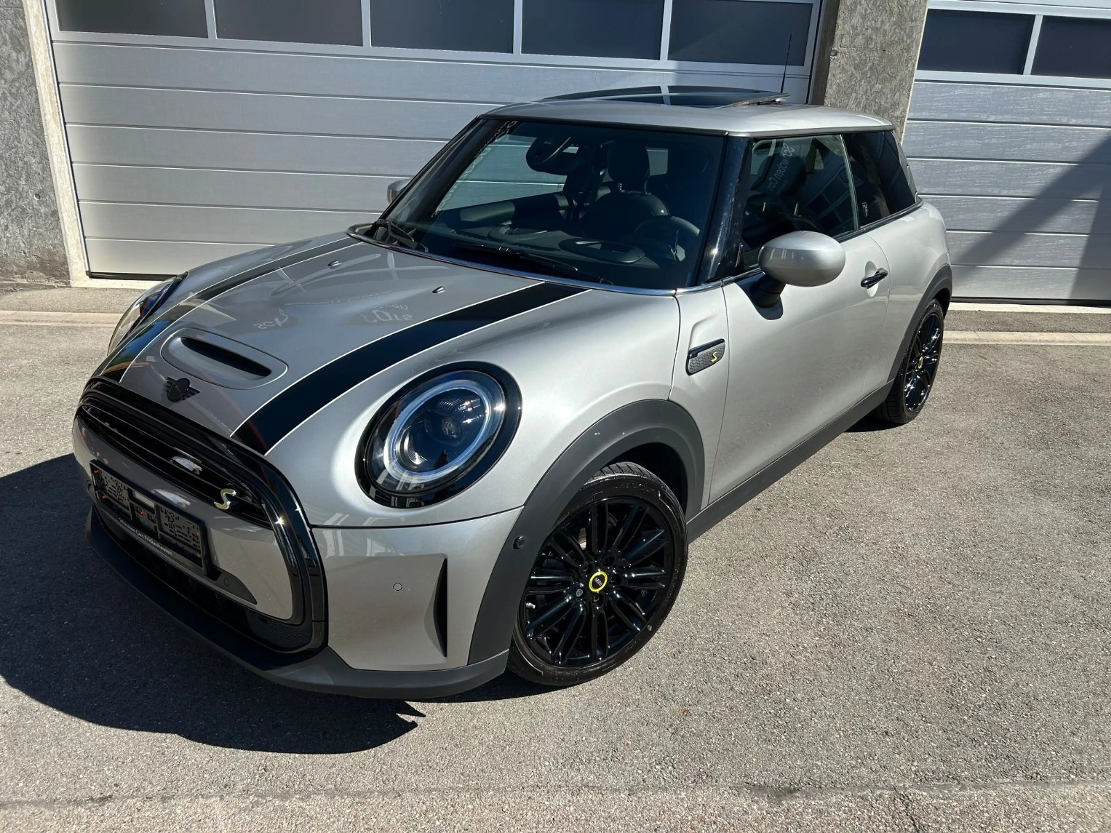MINI Cooper SE "YOURS" Panorama HUD HiFi H&K LED — photo 4