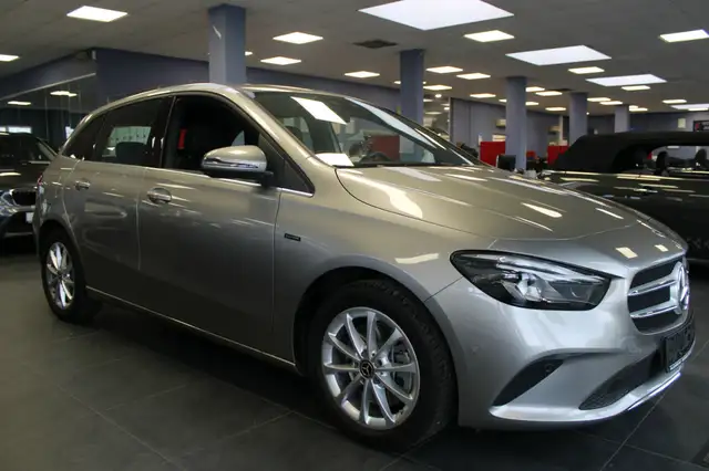 Mercedes-Benz B 250 e Style LED WENIG KM 1. Hand