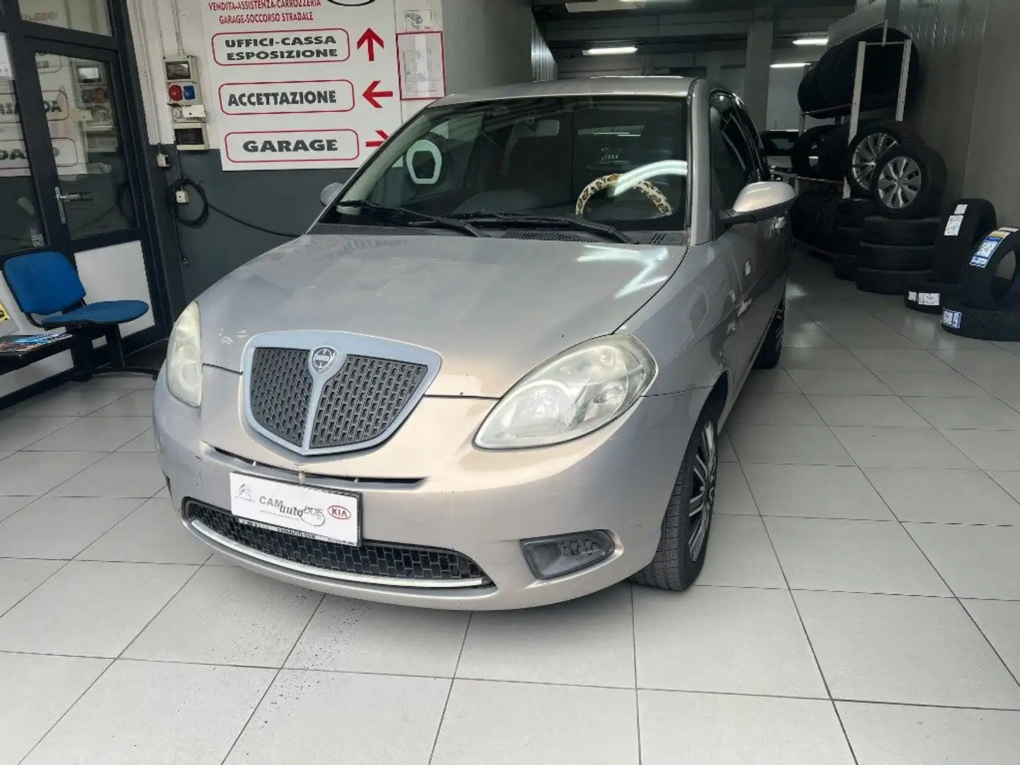 Lancia Ypsilon 1.2 69 CV Argento - 1
