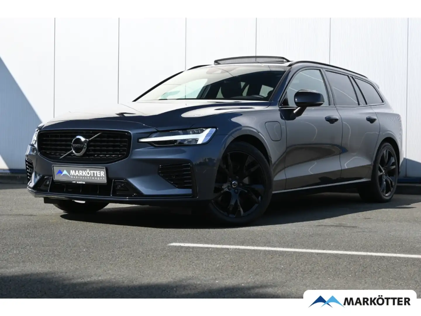 Volvo V60 T6 AWD Plus Dark Recharge ACC/AHK/S-Dach Blau - 1