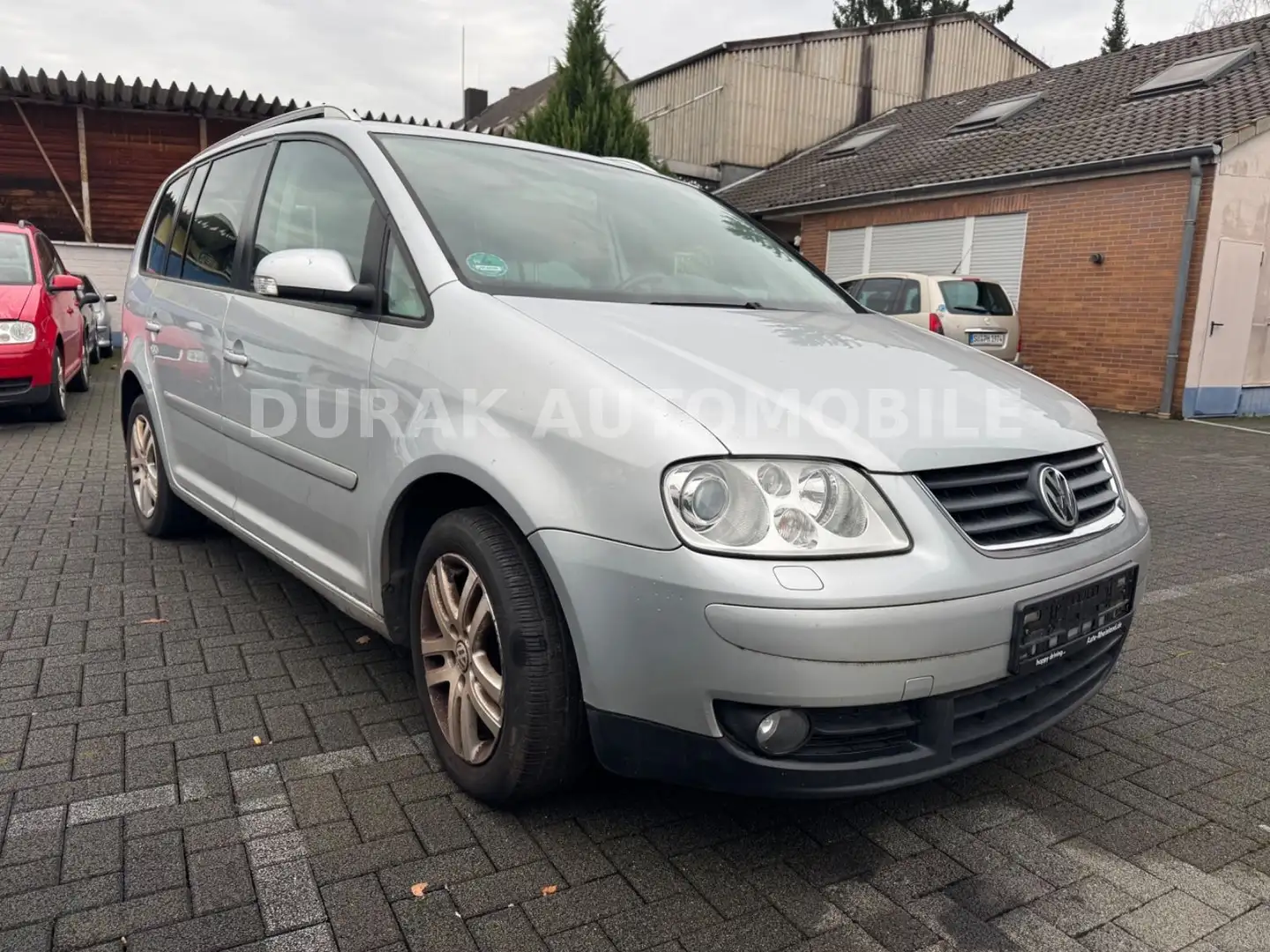 Volkswagen Touran Highline / AUTOMATIK/ MOTORSCHADEN Argento - 2