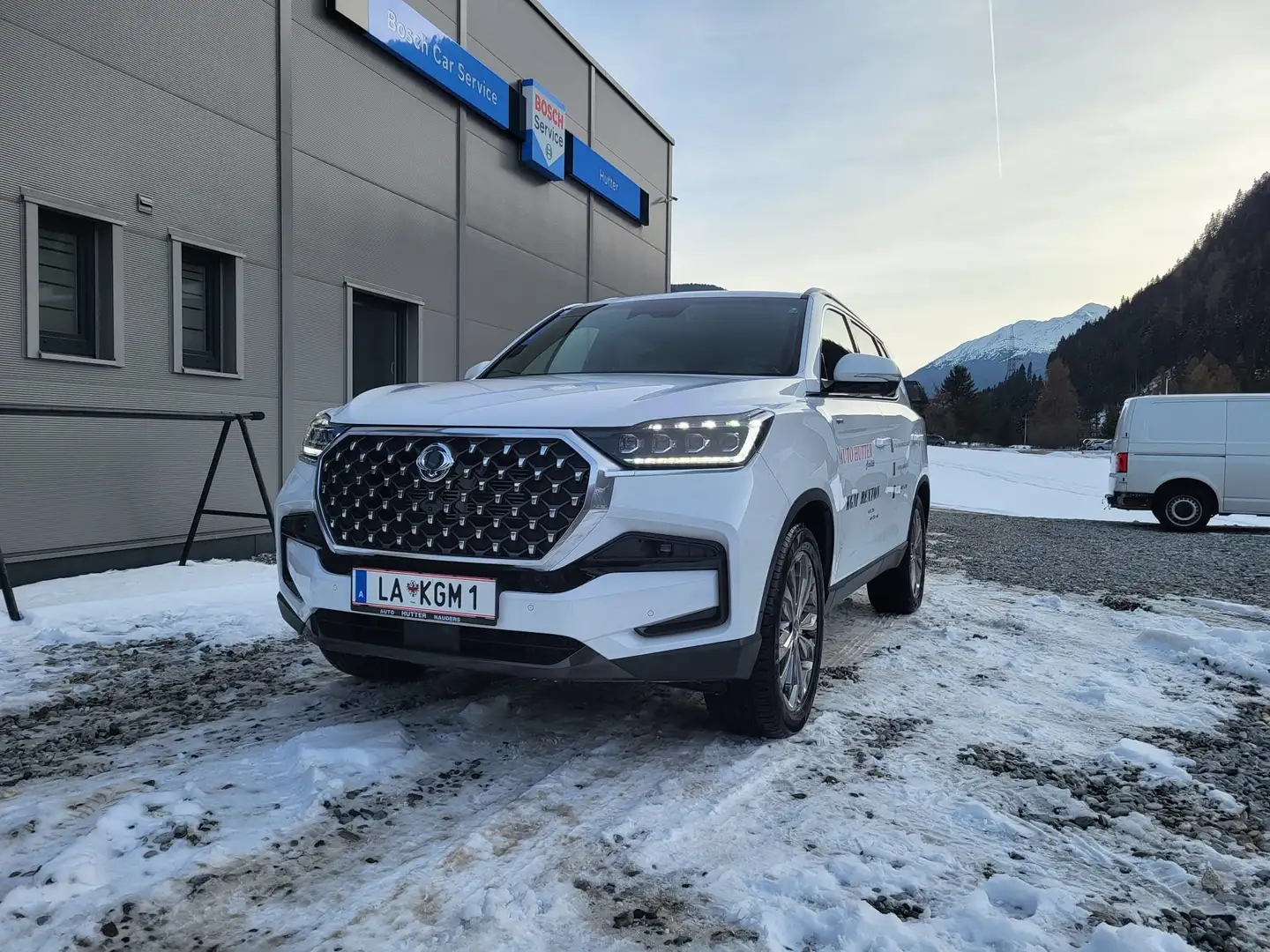 KGM Rexton Premium AT8 4WD € 355,--/monatlich Weiß - 2