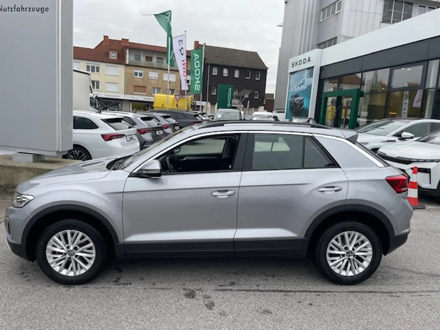 Volkswagen T-Roc 1.0TSi Life R-Kamera NaviMedia LED-Plus Parkass... Silber - 2