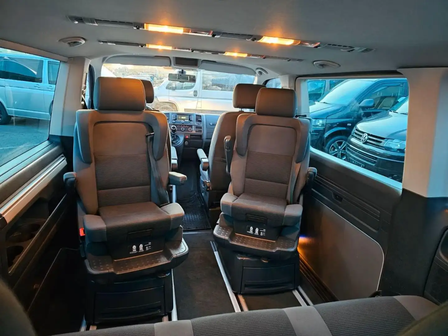 Volkswagen T5 Multivan 2.0 TDI 140CV Highline Nero - 2