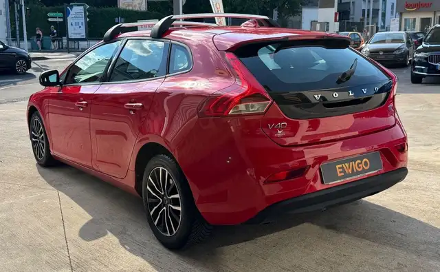 Volvo V40 view 4