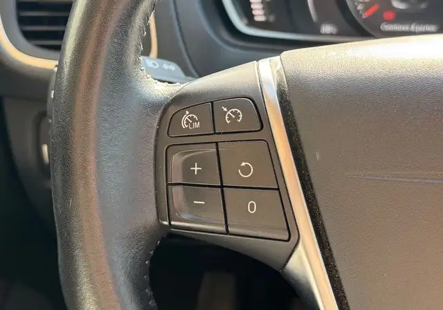 Volvo V40 view 13