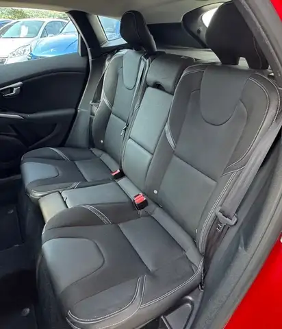 Volvo V40 view 9