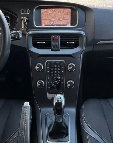 Volvo V40 view 11