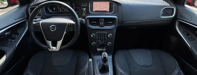 Volvo V40 view 10