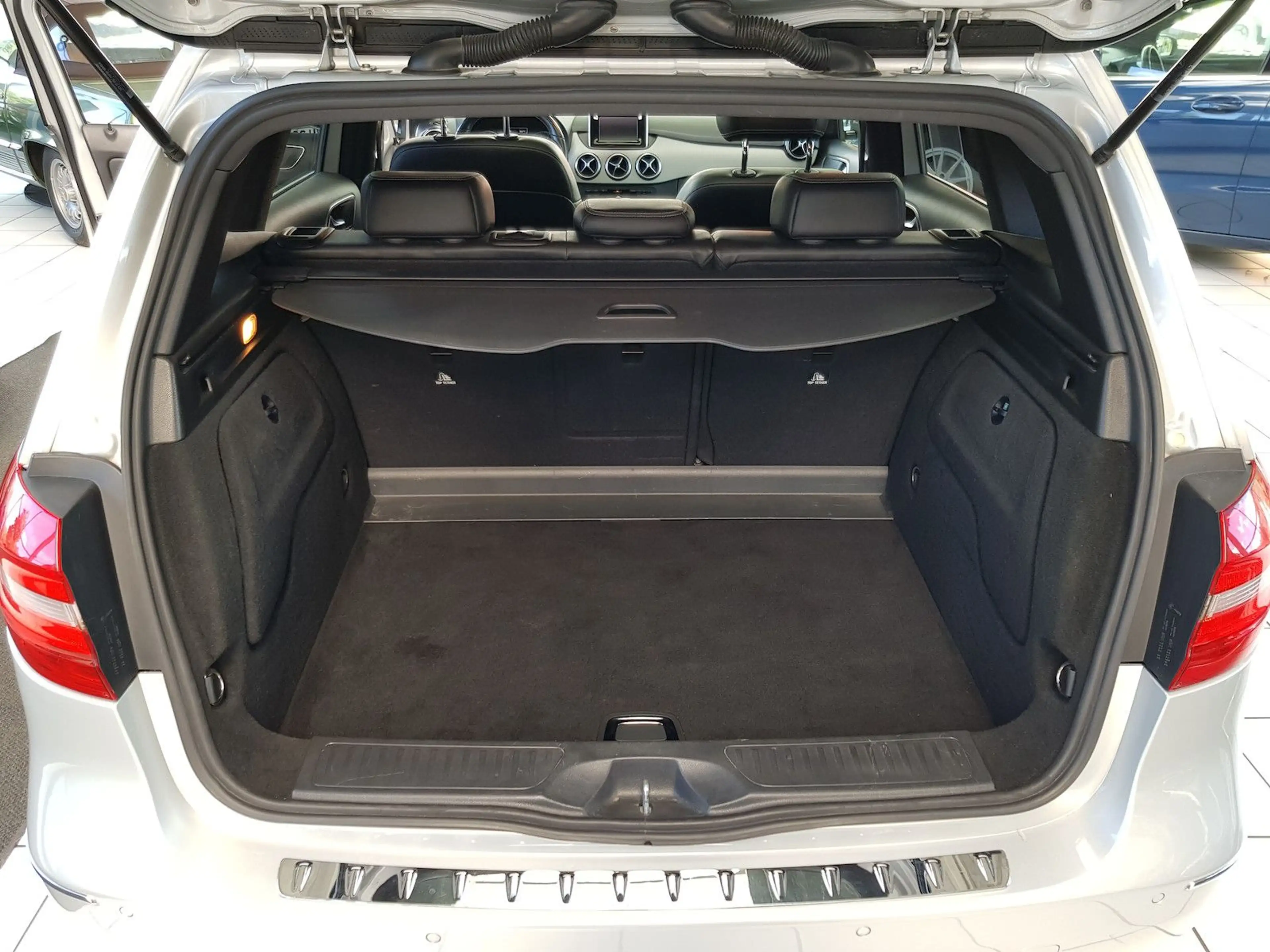 Mercedes-Benz B 180 SPORTS TOURER AHK PANO PTS SHZ KLIMA — photo 10