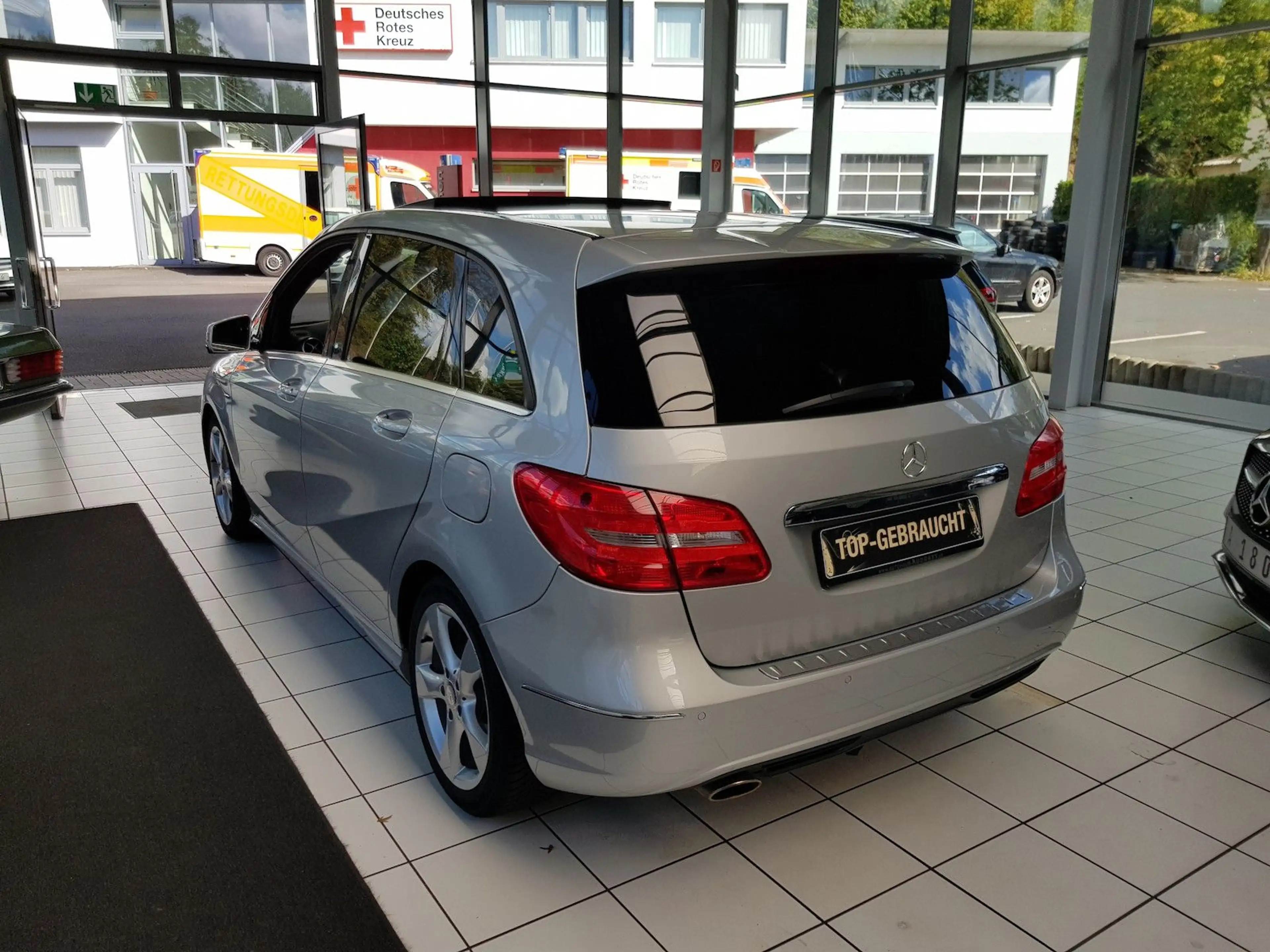 Mercedes-Benz B 180 SPORTS TOURER AHK PANO PTS SHZ KLIMA — photo 4