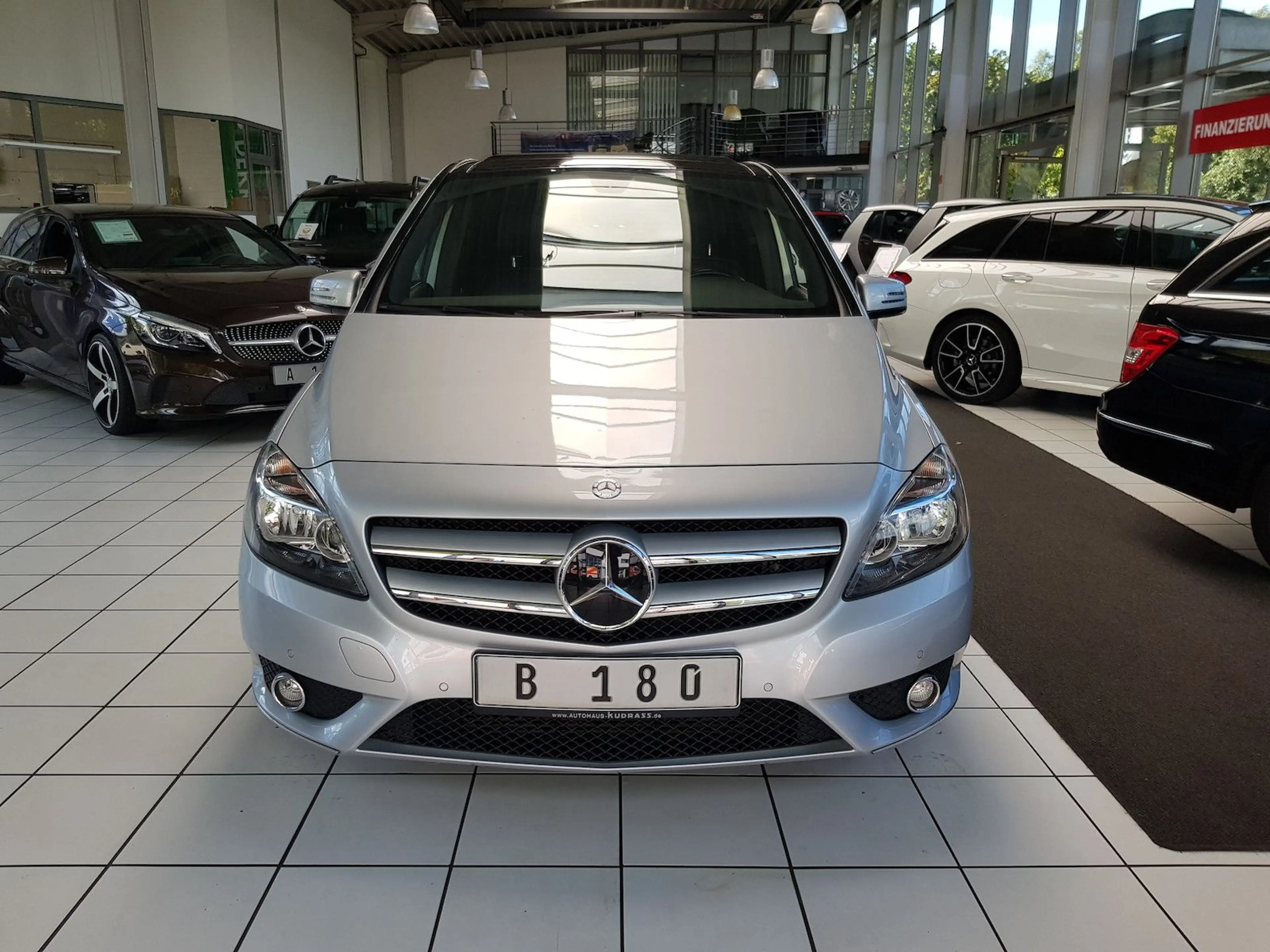 Mercedes-Benz B 180 SPORTS TOURER AHK PANO PTS SHZ KLIMA — photo 12