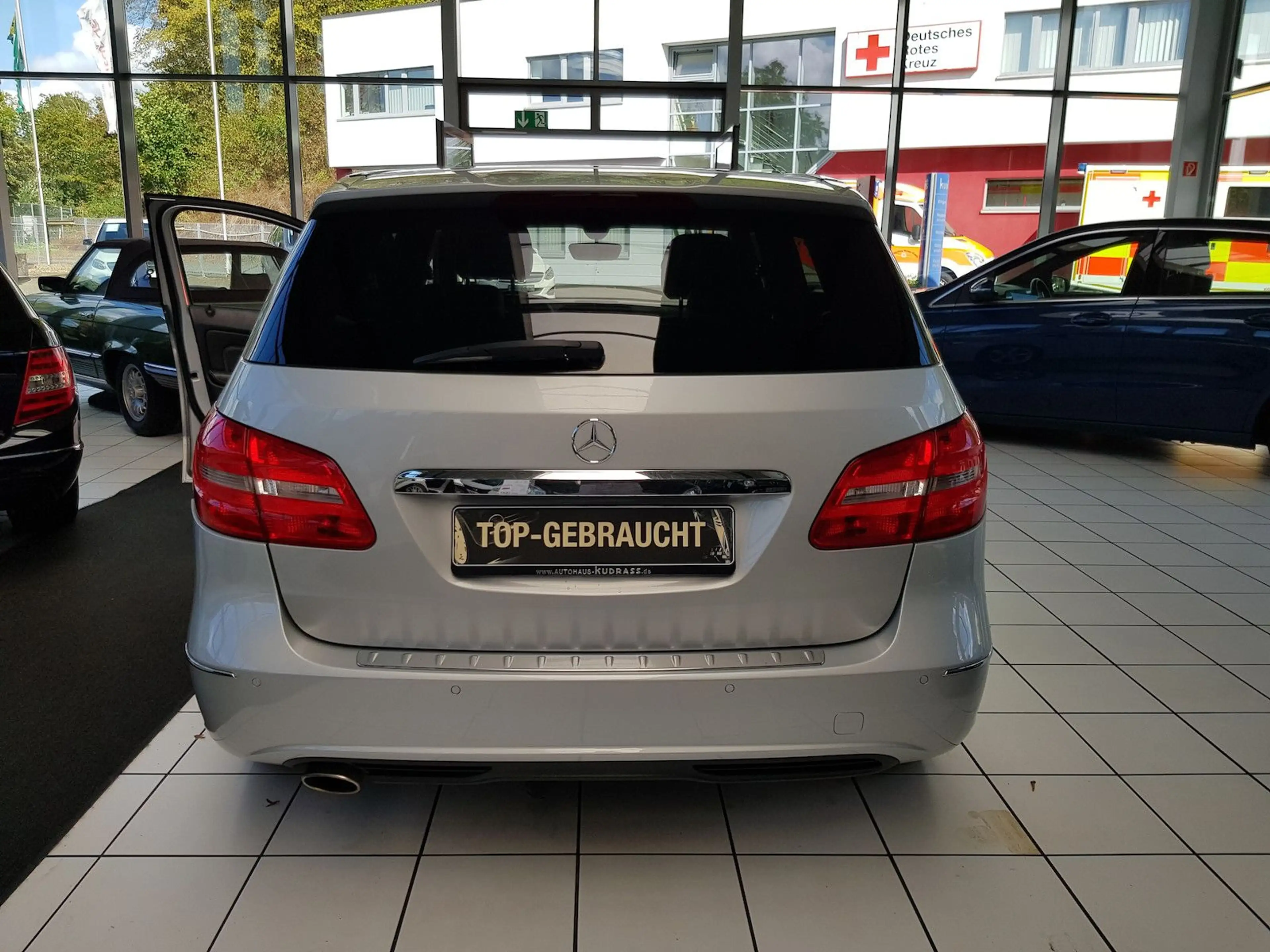 Mercedes-Benz B 180 SPORTS TOURER AHK PANO PTS SHZ KLIMA — photo 11