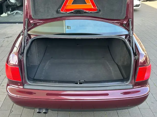 Audi A8 view 8