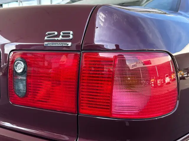 Audi A8 view 11