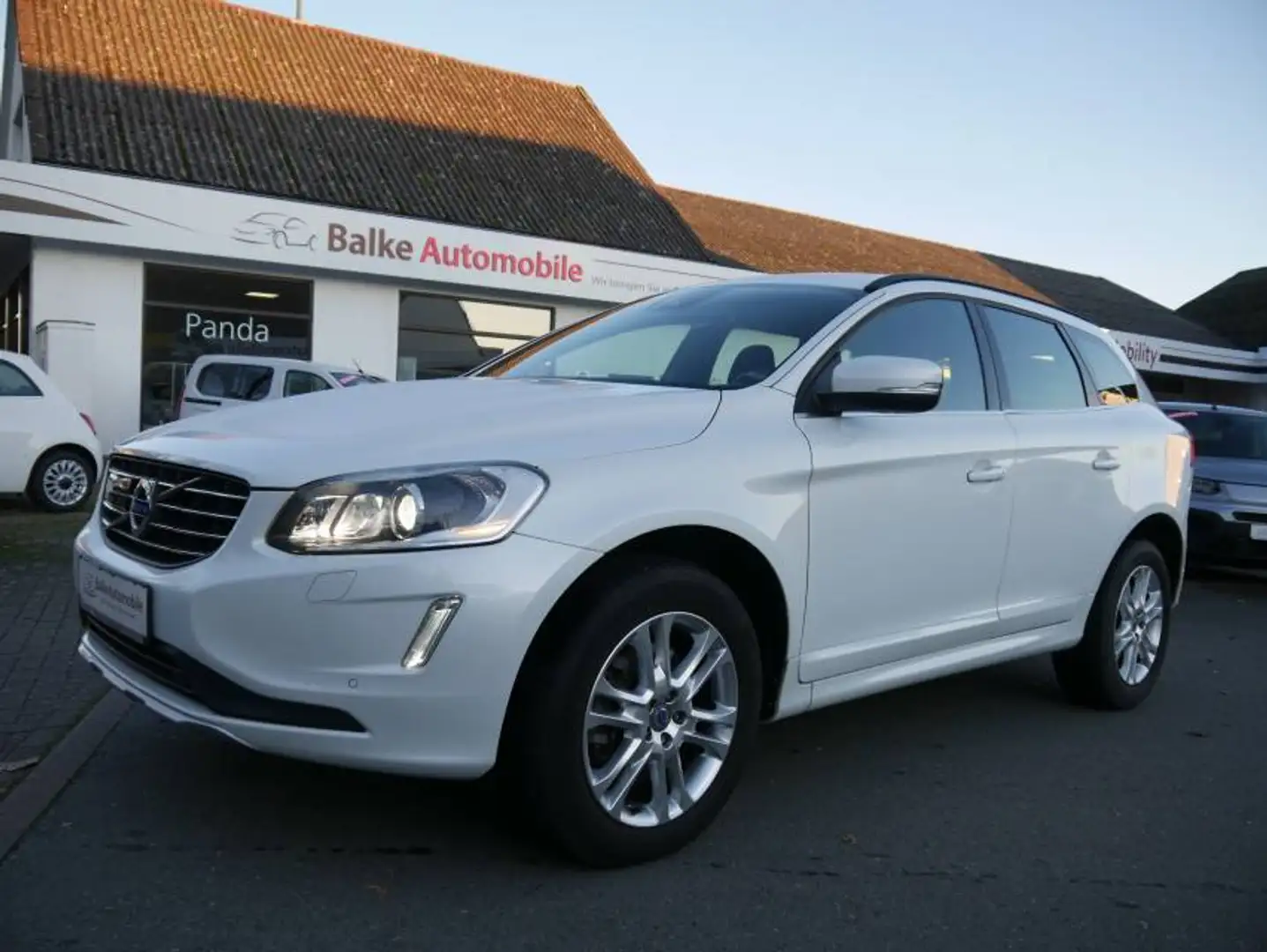 Volvo XC60 MOMENTUM *TOP Zustand!*TOP Ausstattung!* Weiß - 1