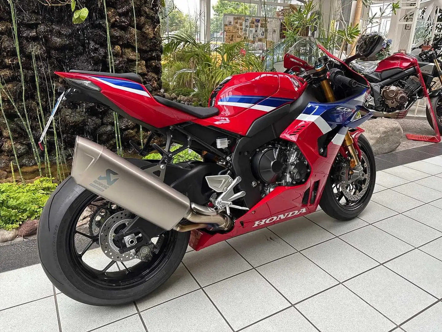 Honda CBR 1000 RR-R Fireblade SP 2025 Rojo - 2