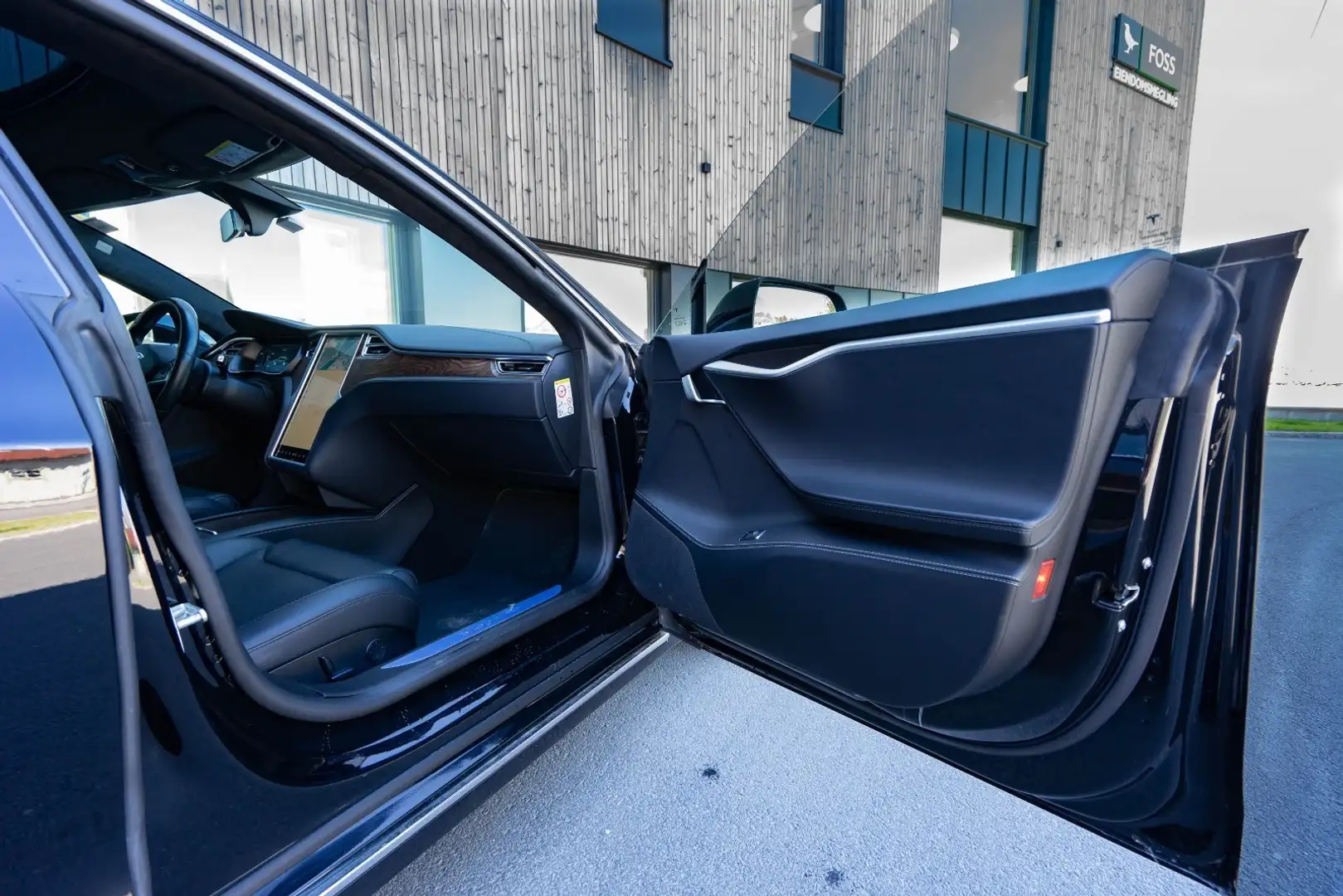 Tesla Model S - 2