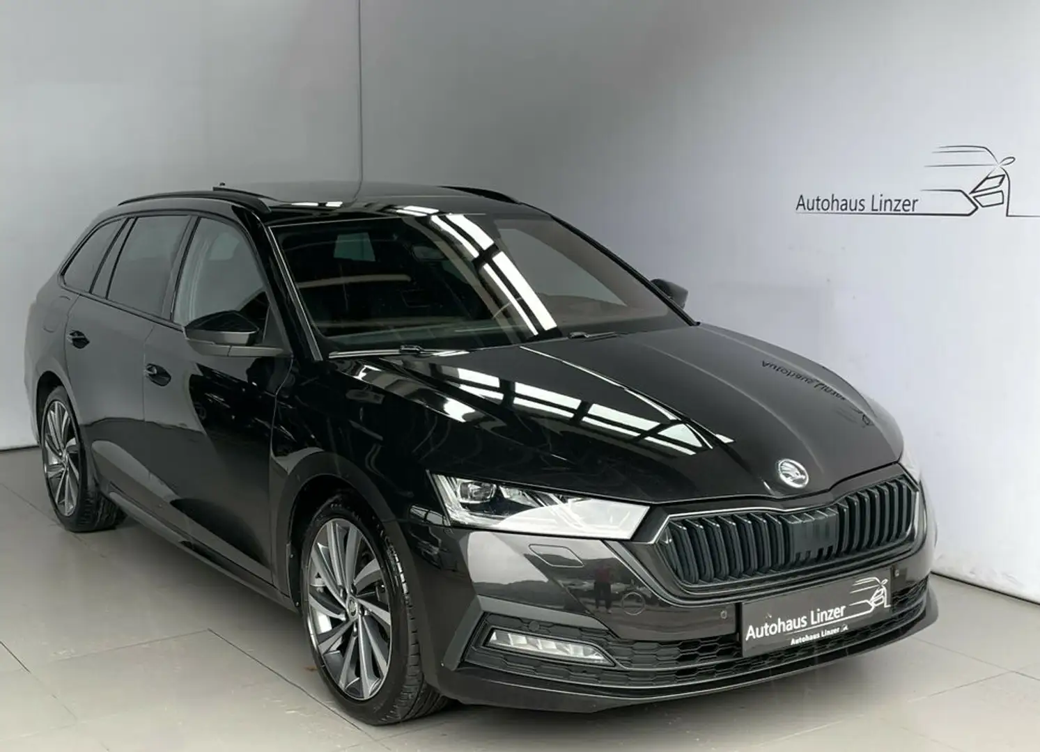 Skoda Octavia *MATRIX*PANO*ACC*MEMO*HuD*KeyGo*AmbienteB* Schwarz - 1