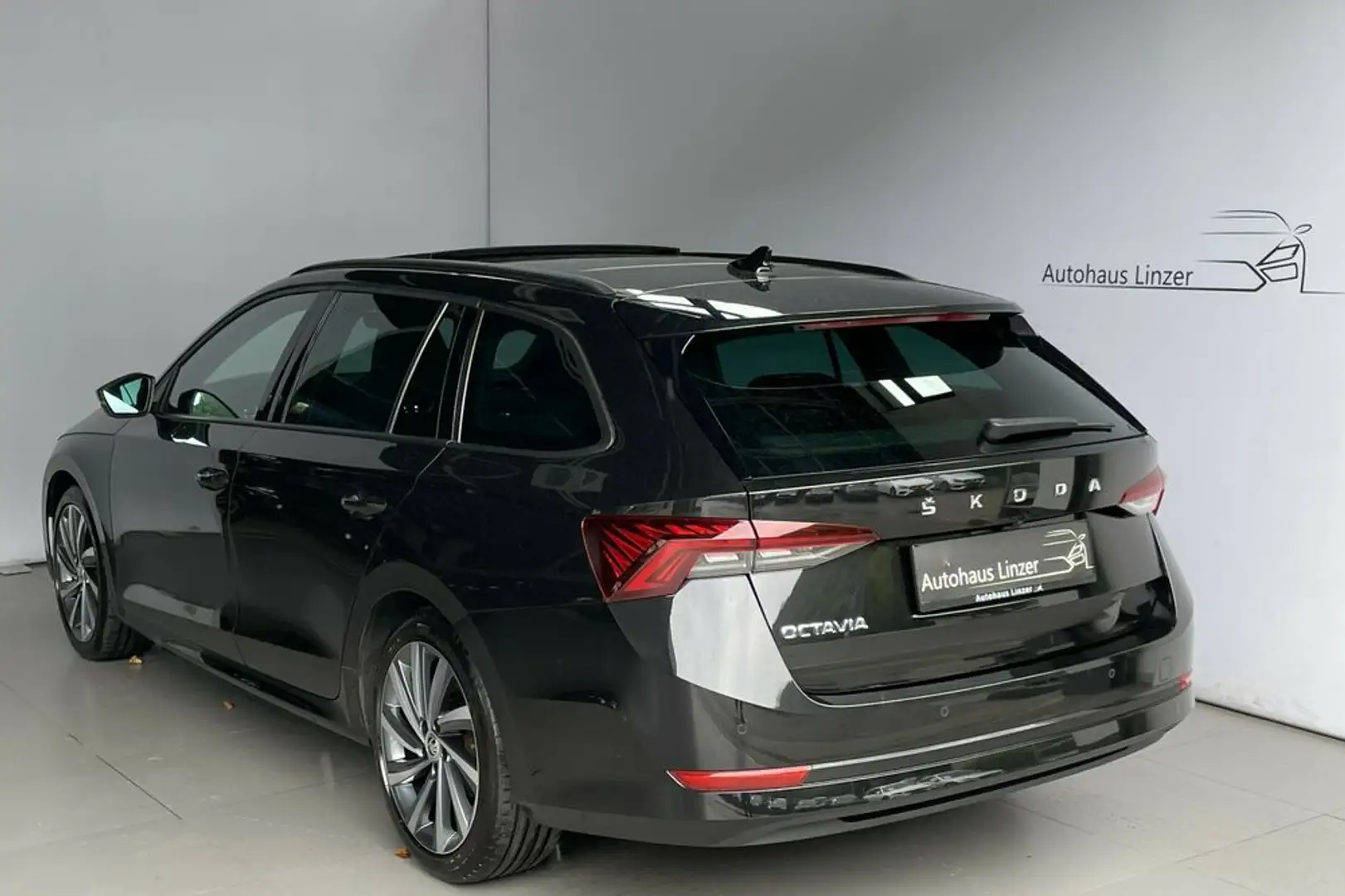 Skoda Octavia *MATRIX*PANO*ACC*MEMO*HuD*KeyGo*AmbienteB* Schwarz - 2
