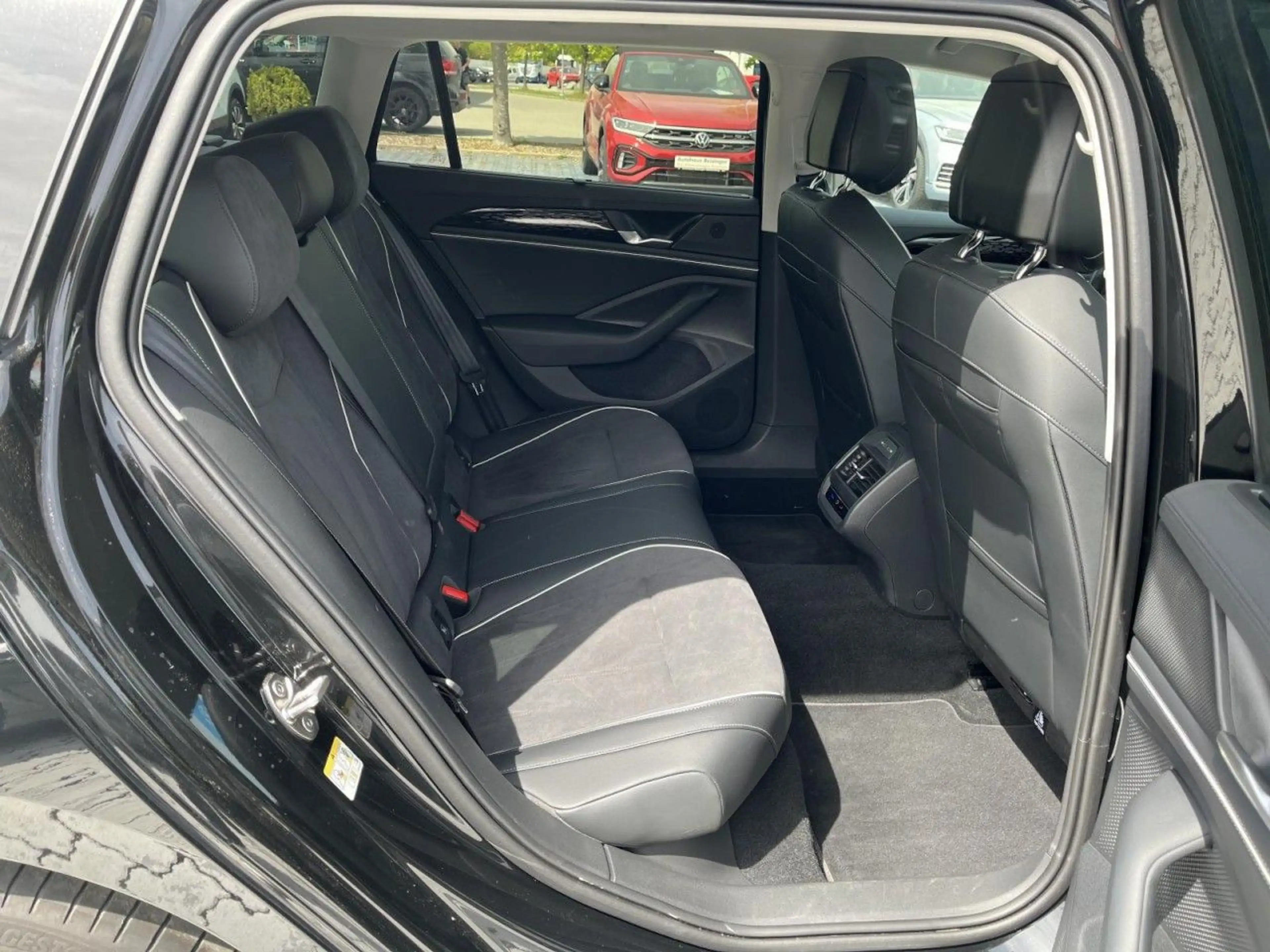 Volkswagen Passat Variant 2.0 TDI Elegance DSG (MatrixLED+N — photo 9