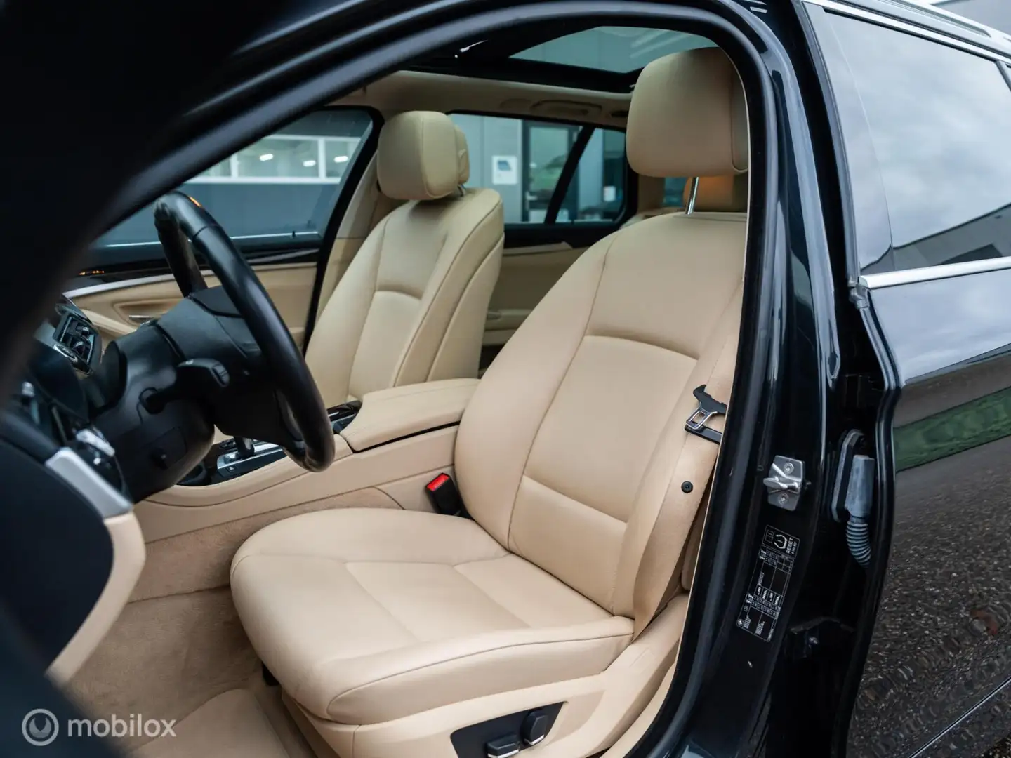 BMW 523 5-serie Touring 523i F11 BTW 3.0L 6-cilinder l Lag Zwart - 2