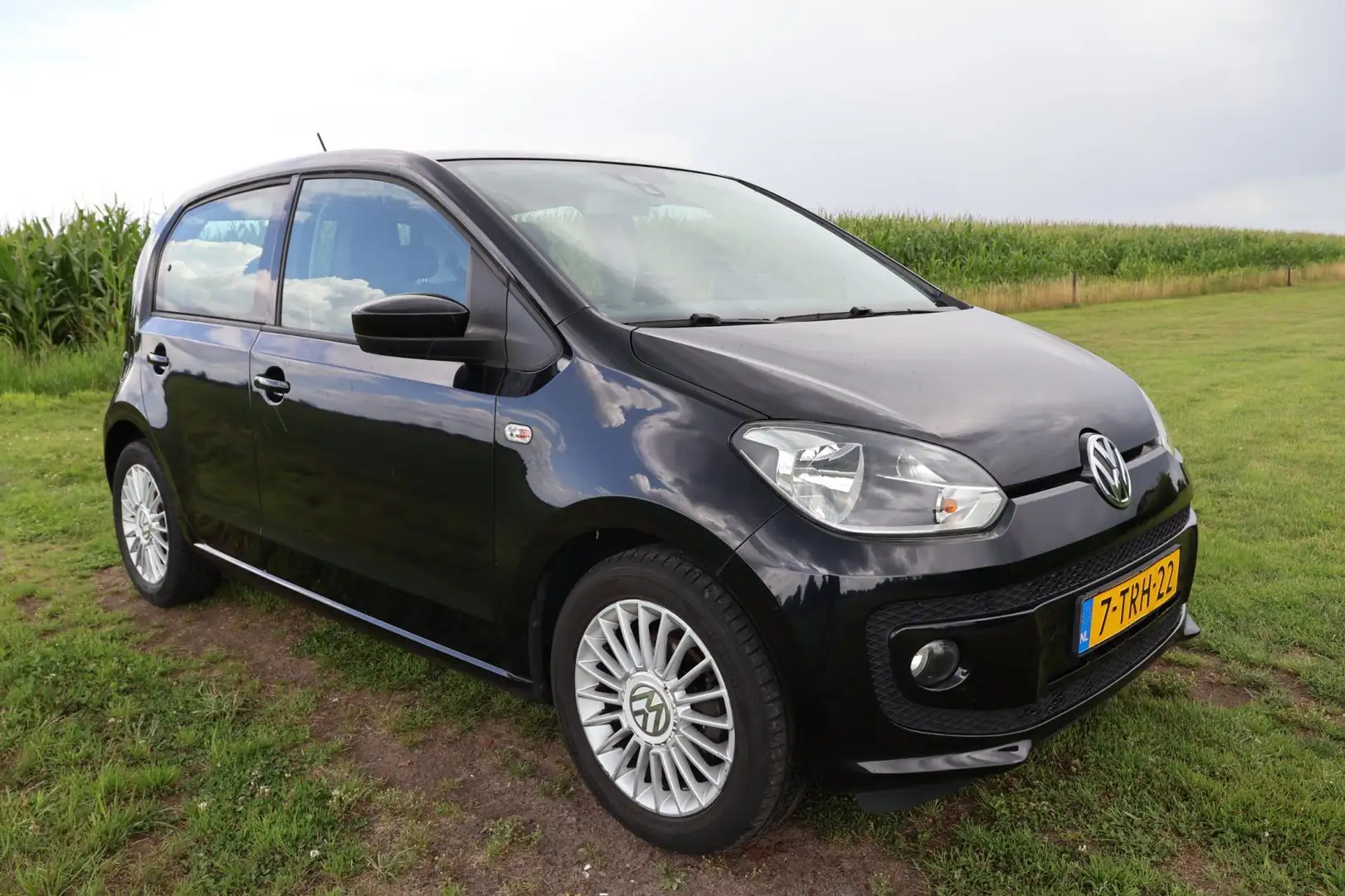 Volkswagen up! 1.0 high up! BlueMotion|Bluetooth|Cruise|1ste eige Zwart - 2