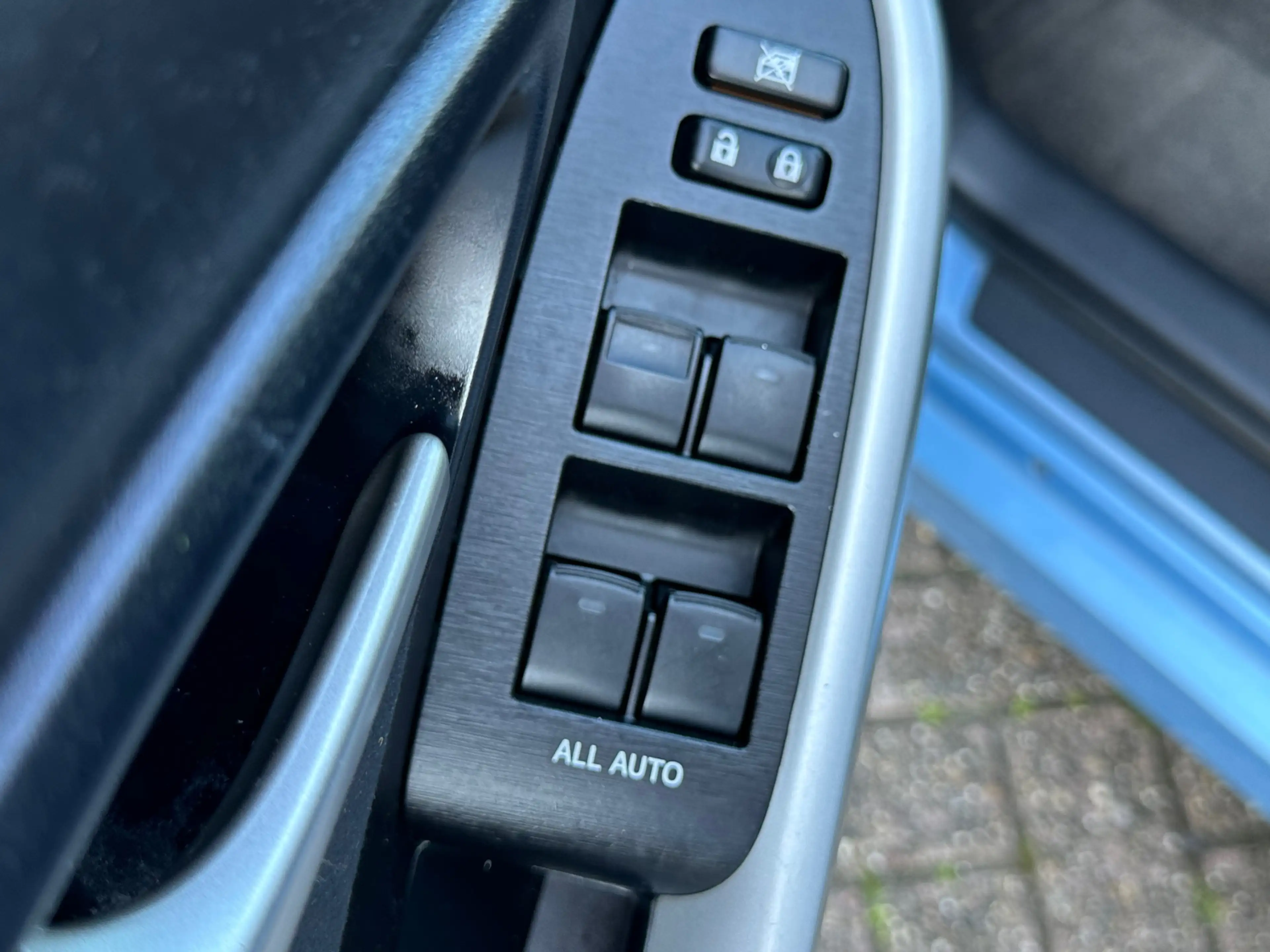 Toyota Prius 1.8 Plug-in Aspiration — photo 12