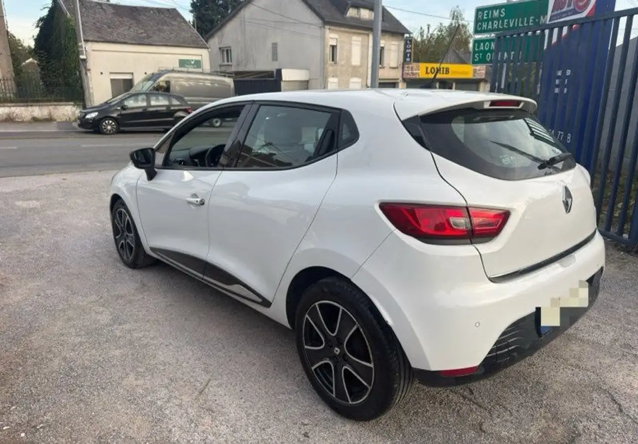 Renault Clio Citadine 5 portes — photo 4