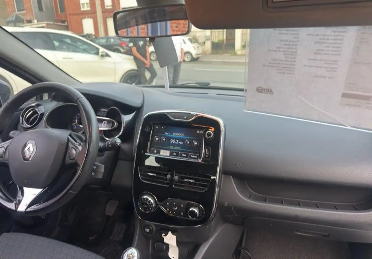 Renault Clio Citadine 5 portes — photo 5