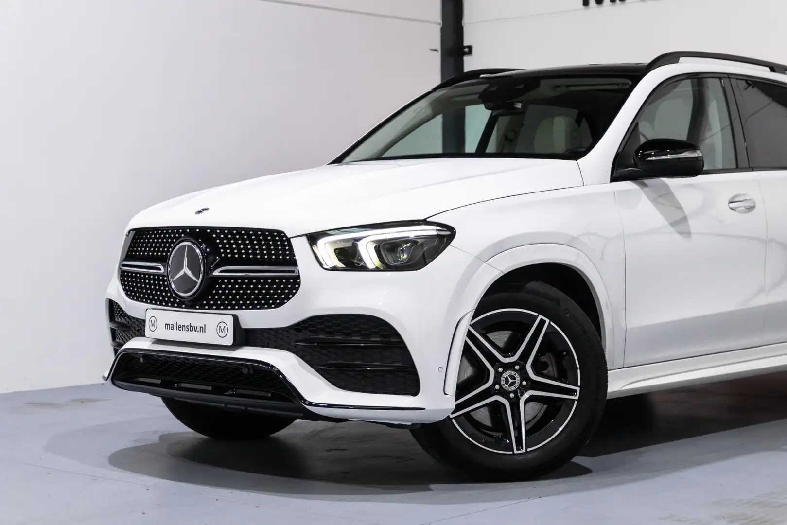 Mercedes-Benz GLE 350 e 4MATIC PANO/BURMESTER/NIGHT/HUD/LEDER/DEALEROH Wit - 2