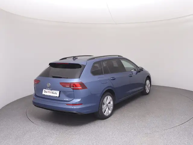 Volkswagen Golf view 4