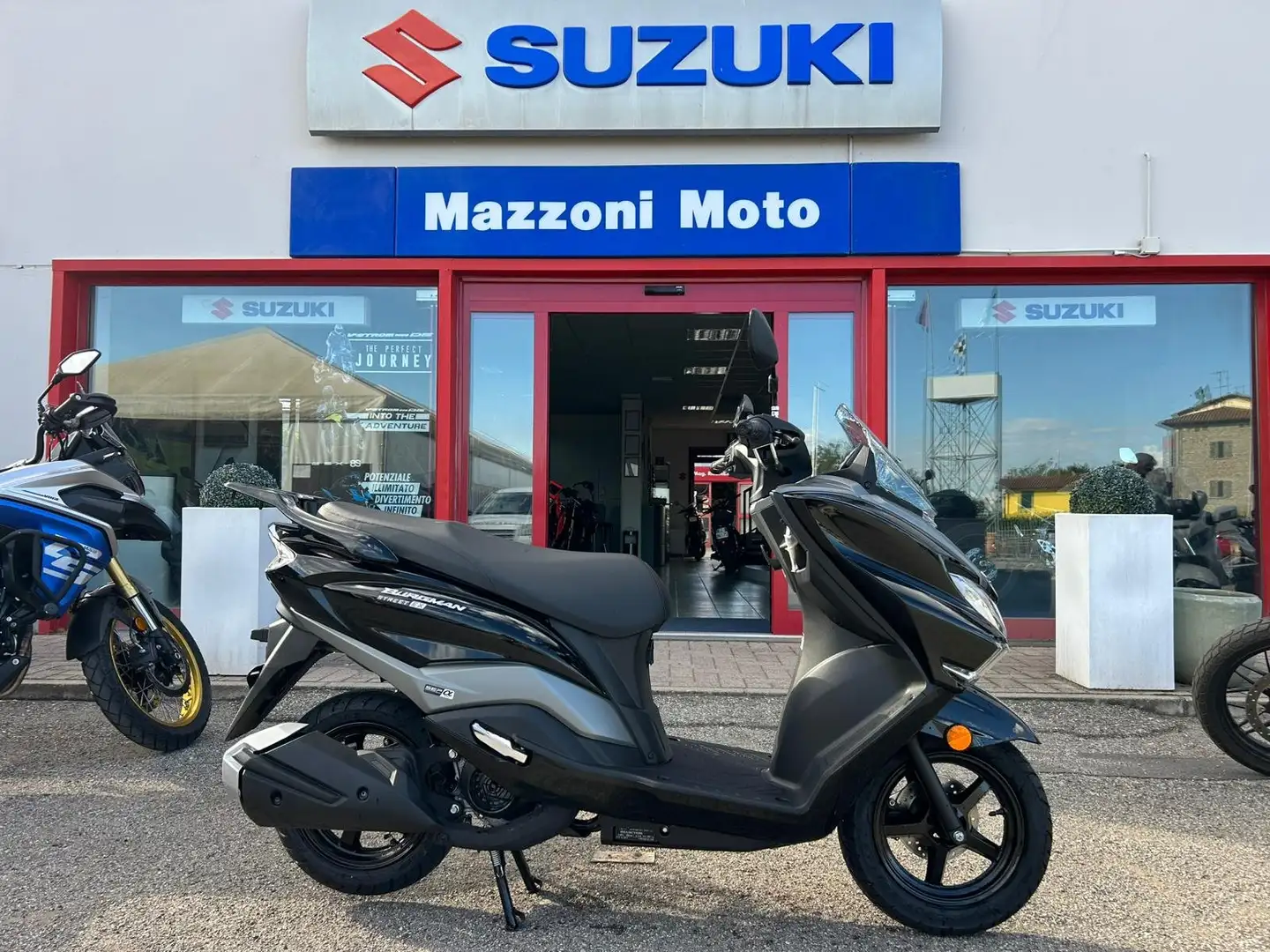 Suzuki Burgman 125 EXECUTIVE Чорний - 1