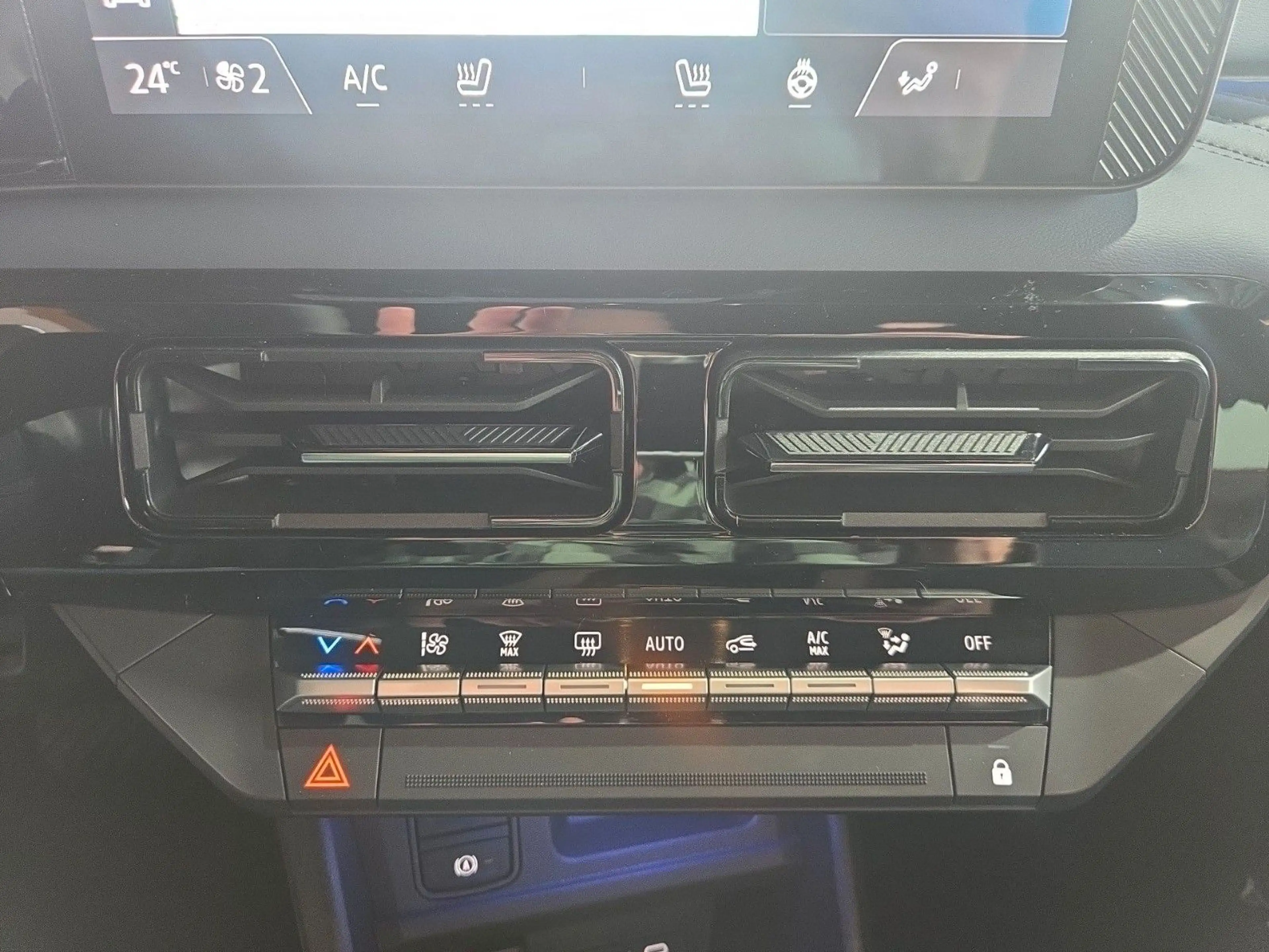 Nissan Micra Evolve 52kWh 150PS AT 11kW OBC Wärmepumpe — photo 14