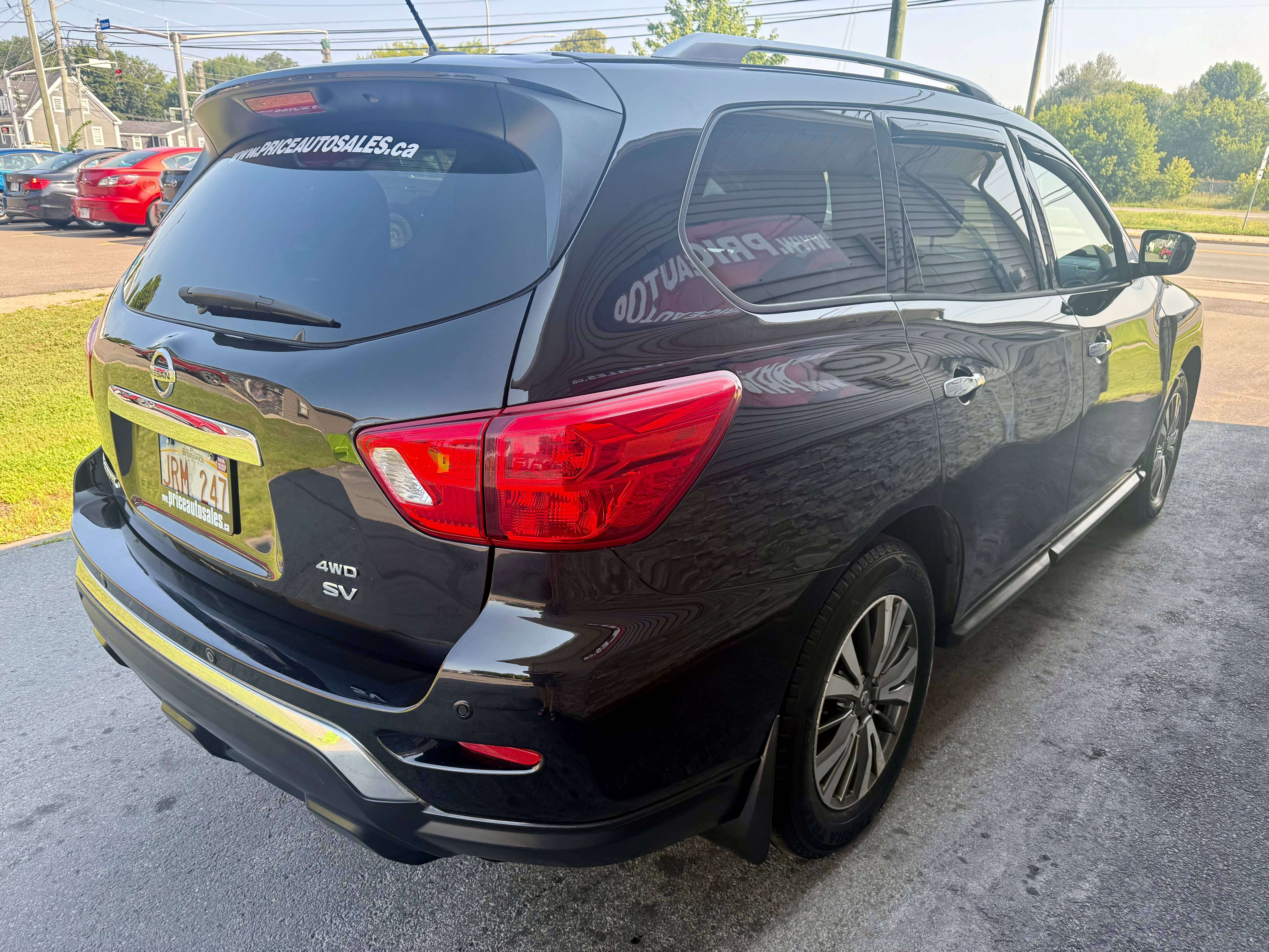 2018 Nissan Pathfinder 4x4 SV Tech - heated seats - nav - camera - remote — снимка 1