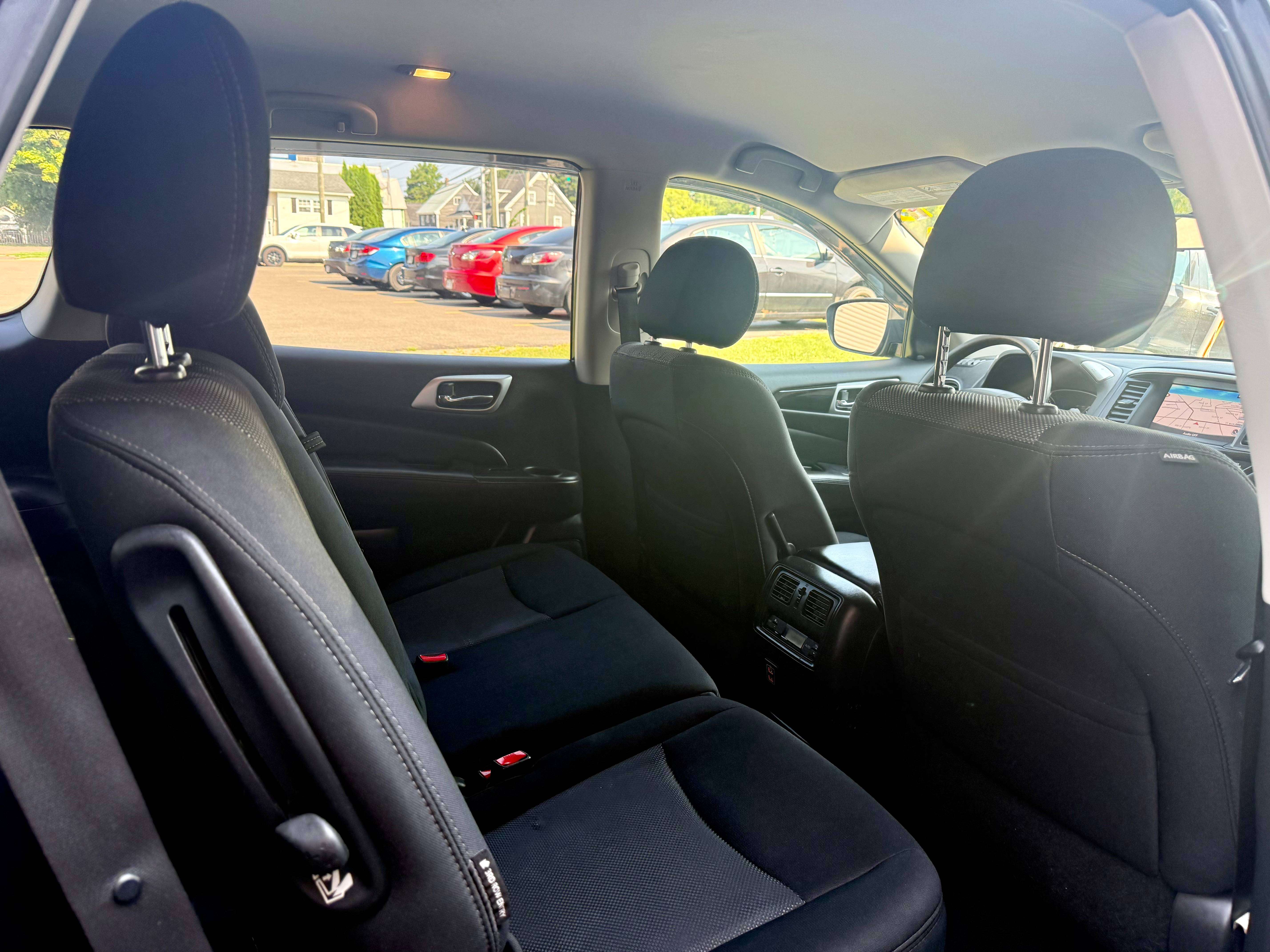 2018 Nissan Pathfinder 4x4 SV Tech - heated seats - nav - camera - remote — снимка 1